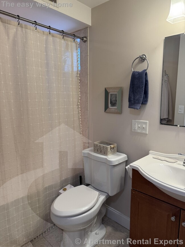 Building Photo - 11 Winthrop Ct