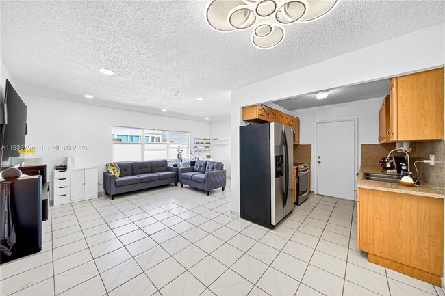 Building Photo - 900 SW 84th Ave