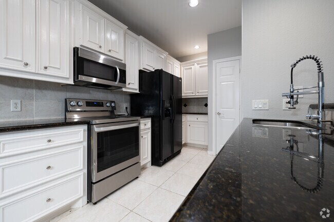 Building 1- 2BR, 2BA - 1,095 - Kitchen - Willis Snow Properties, LLC