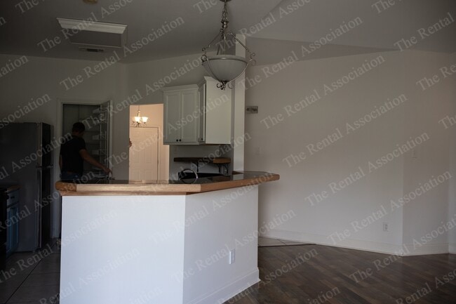 Building Photo - 2206 Desiree St