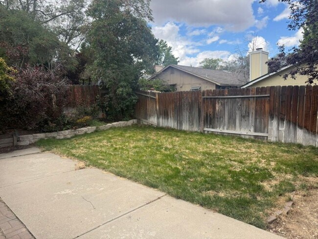 Building Photo - 6235 Chesterfield Ln
