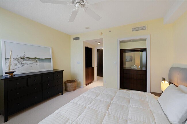 Building Photo - 1551 N Flagler Dr