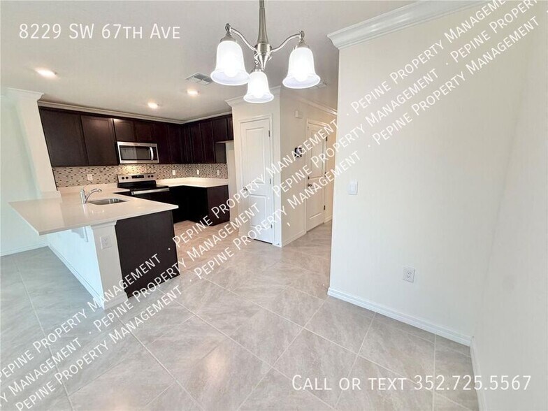 Building Photo - 8229 SW 67th Ave
