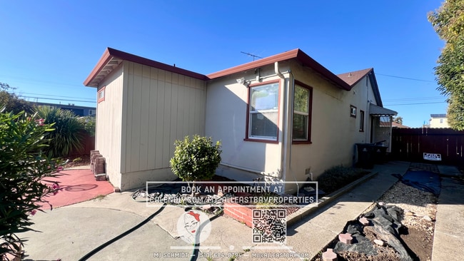 Building Photo - Beautiful 3 bedroom home with large backya...