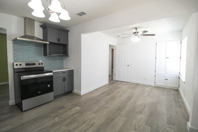 Building Photo - 2950 Lasses Blvd