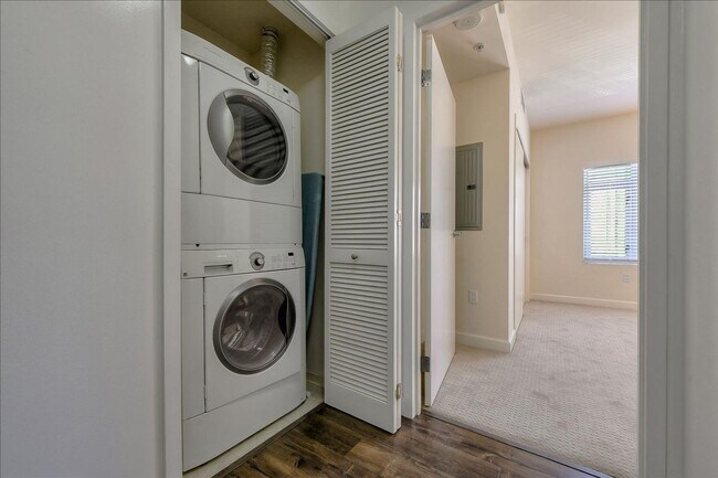 Building Photo - Fantastic 2 Bedroom/2 Bath at City Heights