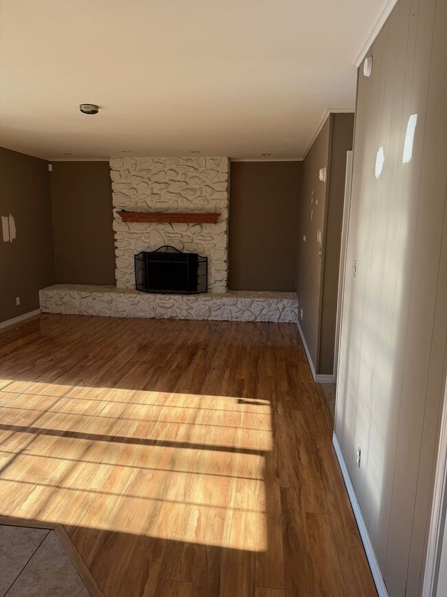 Building Photo - 2 story house for lease. Open floor plan in kitchen & living. Lots of storage. Large fenced backy...