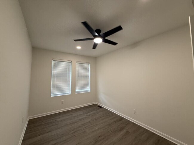 Building Photo - 5215 Ready Ave