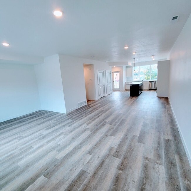 Building Photo - Phenomenal GORGEOUS HOME!!