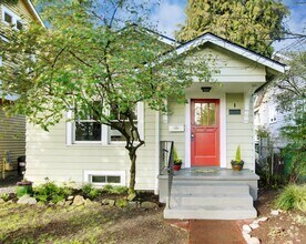 Building Photo - 2bd/1ba Seattle Home