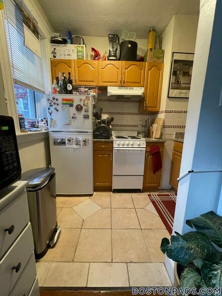 Building Photo - 208 Winthrop Rd