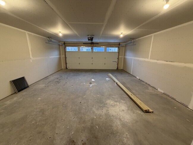 Building Photo - 1124 Garfield Ave