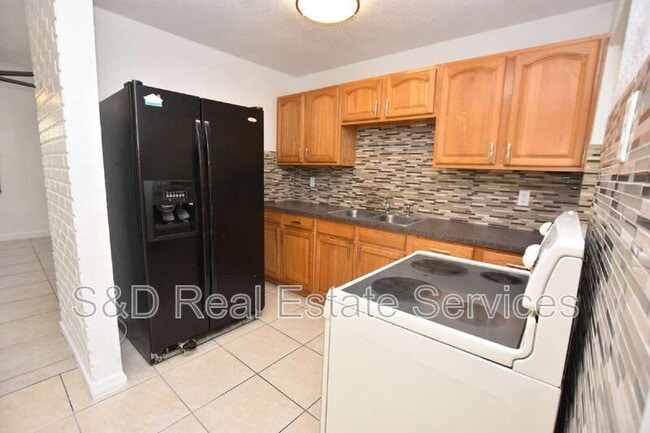 Building Photo - 105 Flamingo Dr