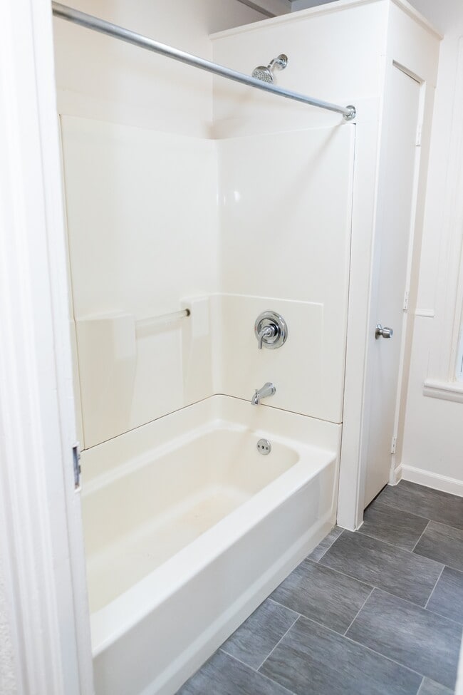 Building Photo - 3885 N 6th St