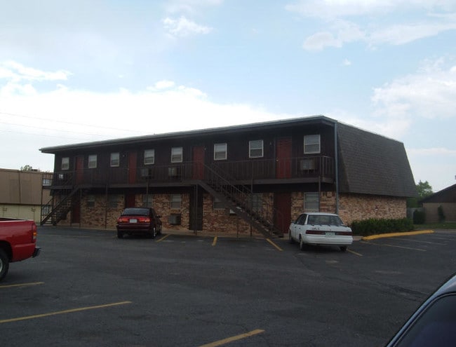 Primary Photo - Cunningham Apartments