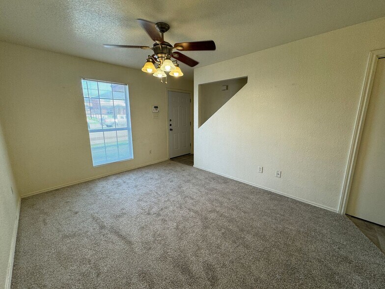 Building Photo - 4407 Jeff Scott Dr