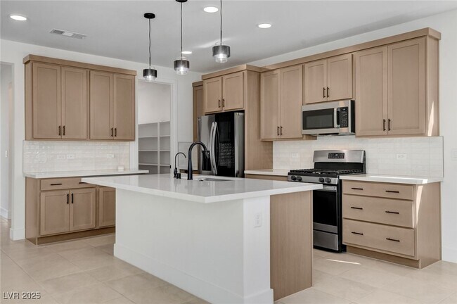 Building Photo - 1305 Azure Jay Ave