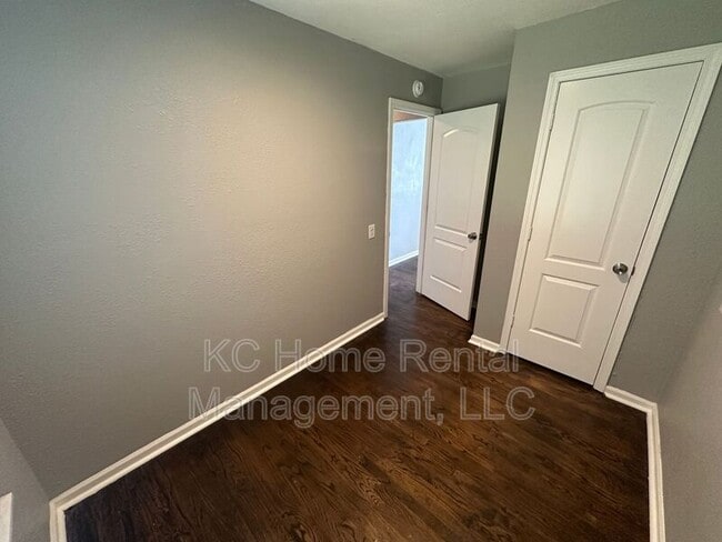 Building Photo - 10742 Blue Ridge Blvd