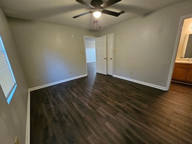 Building Photo - Home in Leesburg Available!