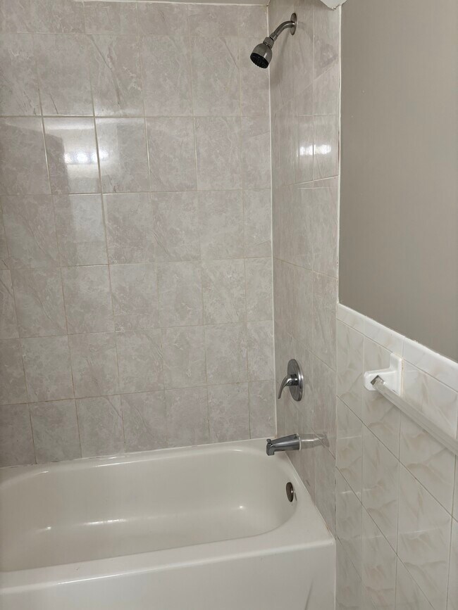 Building Photo - 505