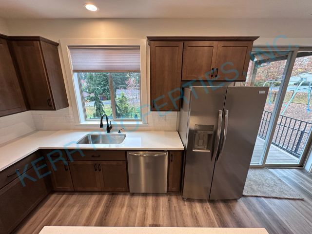 Building Photo - Charming 3-Bed Townhouse Oasis with 2.5 Baths on Pleasant St, Sandy, OR – 1,534 Sq Ft of Comfort!