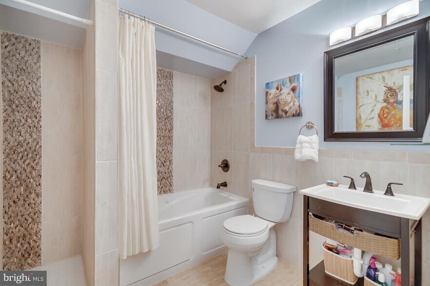 Bathroom 1 - 1424 L St SE
