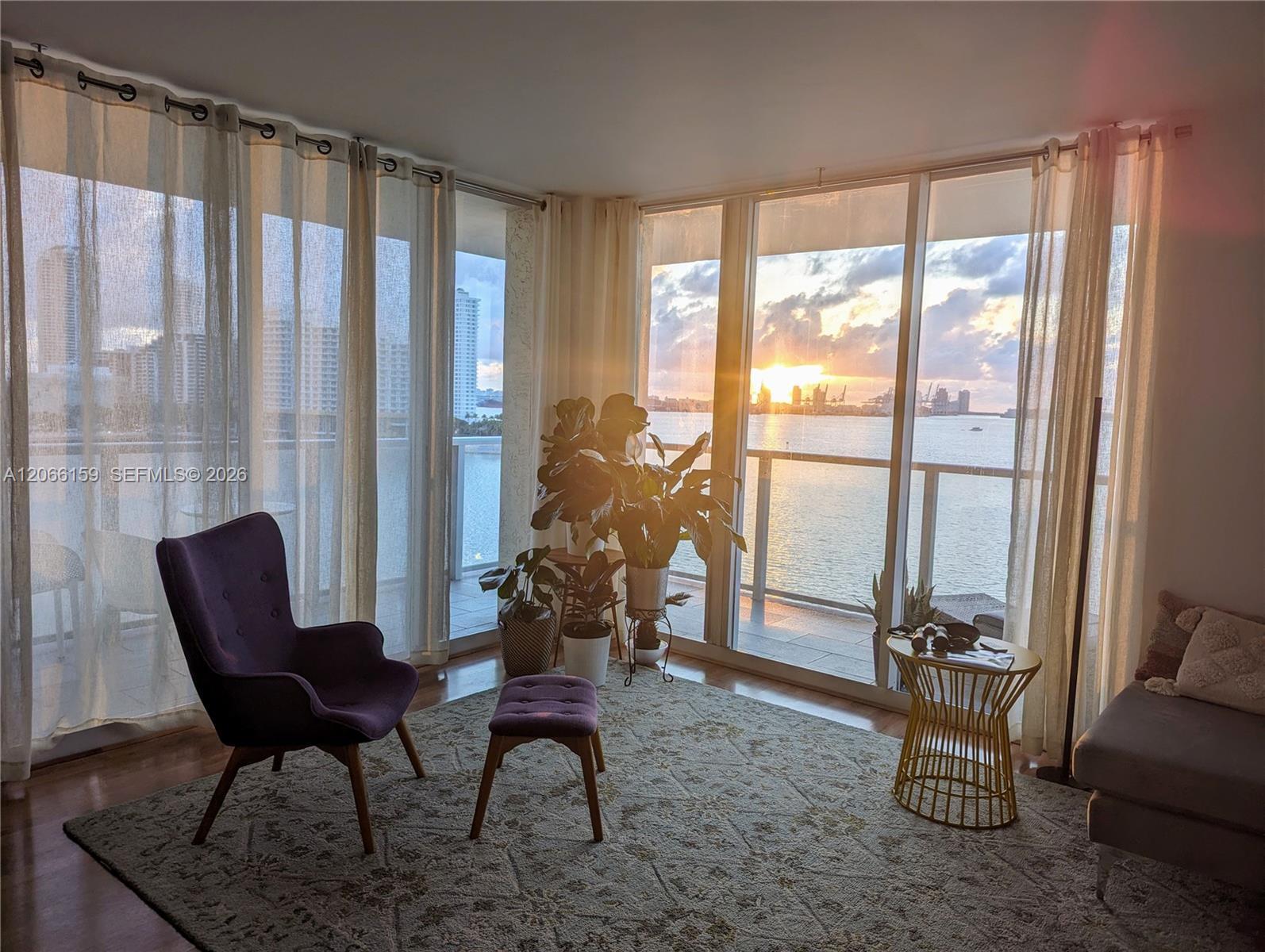 Building Photo - 1155 Brickell Bay Dr