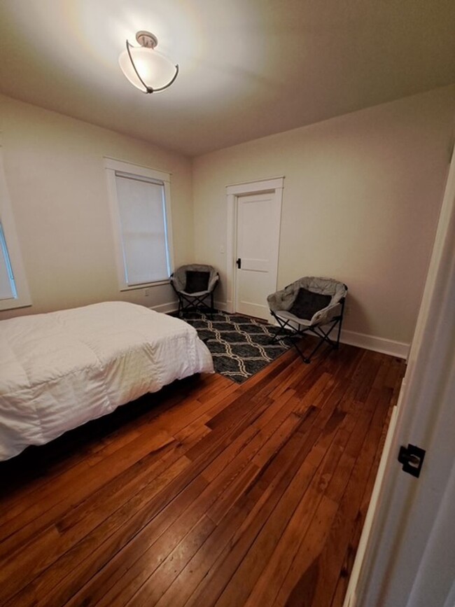 Building Photo - Fully Remodeled Home
