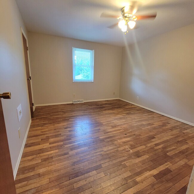 Building Photo - 1359 Chippewa Dr