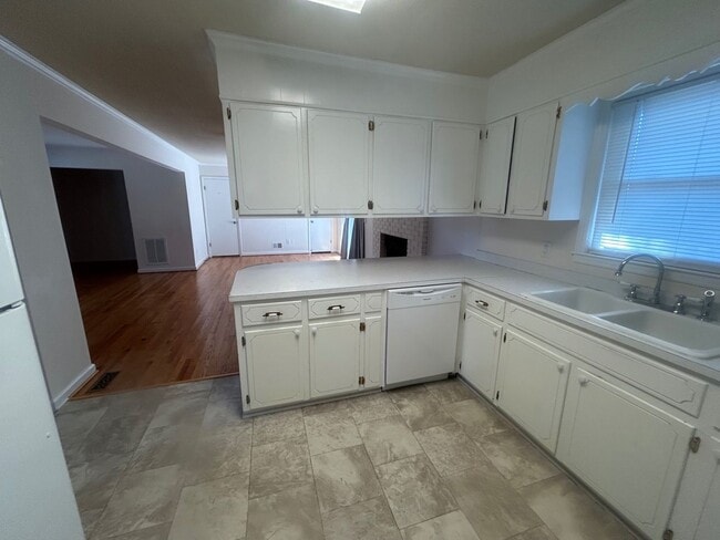 Building Photo - 1015 Walters Ln