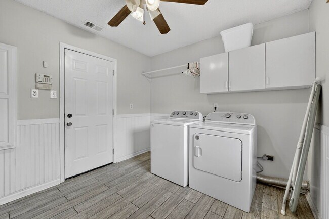 Building Photo - 118 Blue Heron Dr