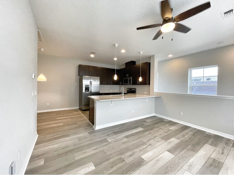 Building Photo - 13718 Grunberg Ave