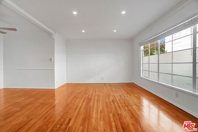 Building Photo - 476 S Roxbury Dr