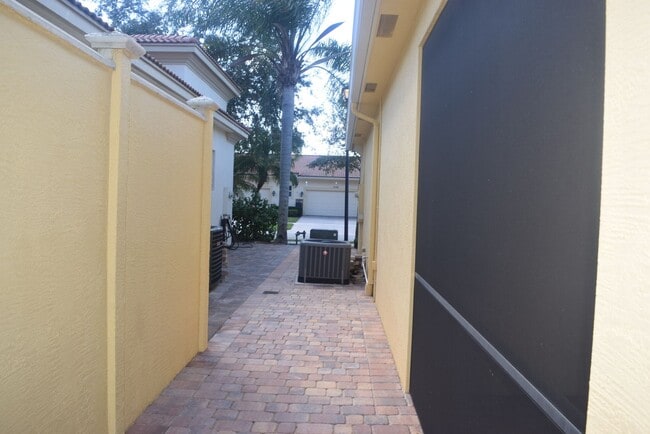 Building Photo - PGA Verano