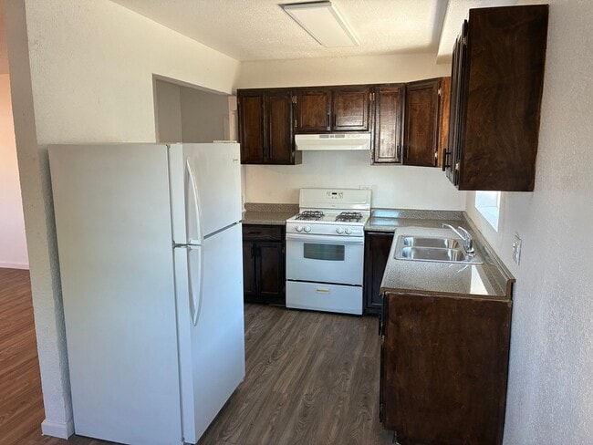 Building Photo - 204 E 88th Pl