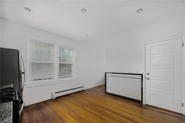 Building Photo - 112 Kimball St