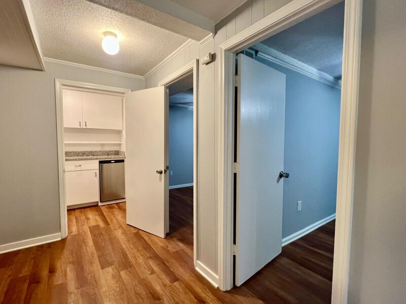 Building Photo - 5615 Southampton Rd