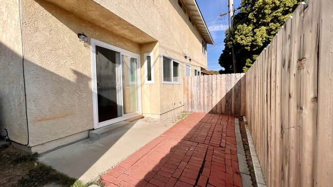 Building Photo - 2 Bedroom Townhouse Near Downtown SLO w/ G...