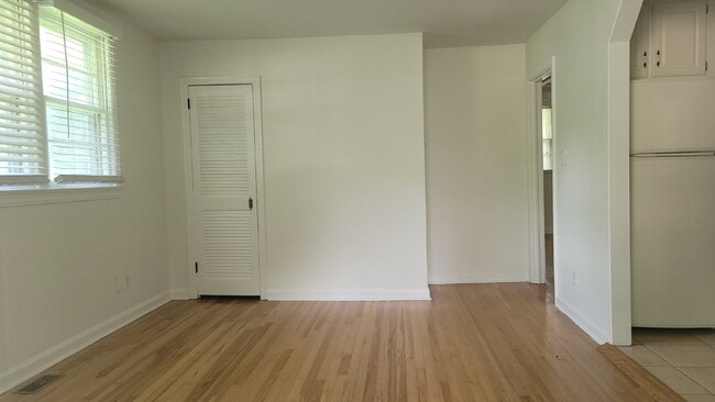 Building Photo - "2-Bedroom Retreat with Located in the 5 Points area of Huntsville!"