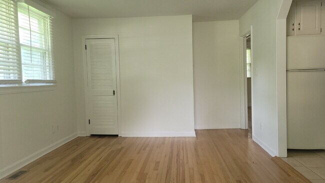 Building Photo - $500 off one month with 18 month lease. "2...
