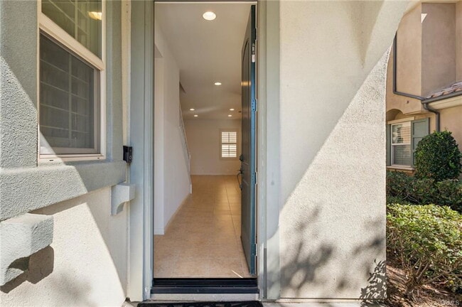 Building Photo - 93 Keepsake