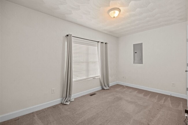 Building Photo - Beautiful Spacious Home for Rent in Norfolk!