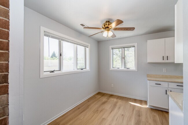Building Photo - 236 N Fair Oaks Ave