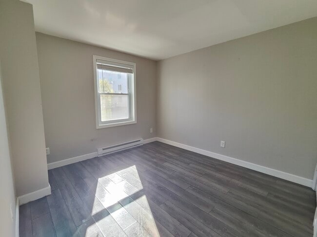 Building Photo - 172 Perry Ave