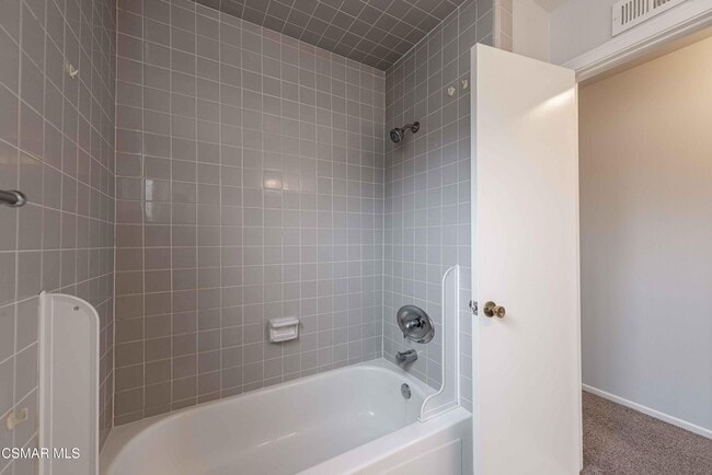 Building Photo - 5848 Lake Lindero Dr