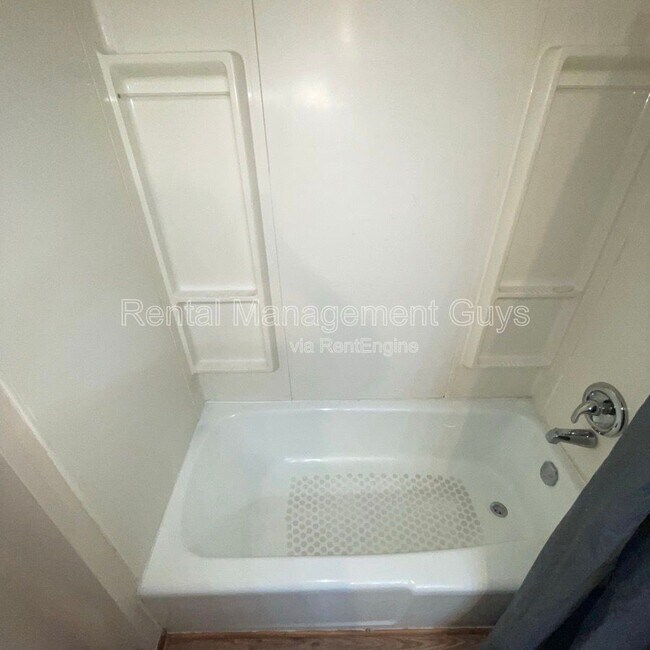 Building Photo - 3319 Longfellow Ave