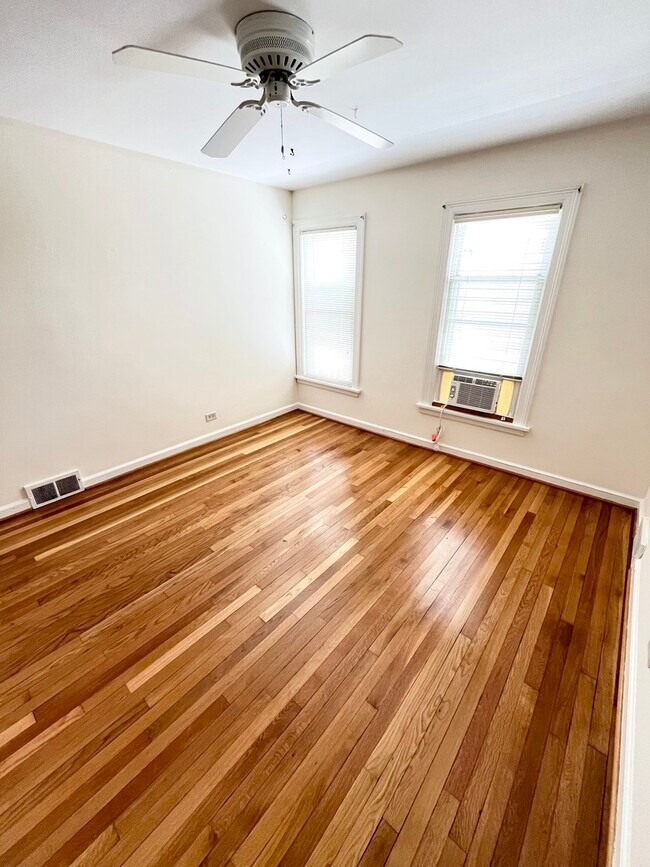 Building Photo - 1310 Wilmette Ave