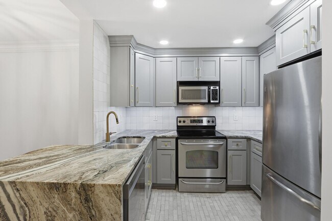 Building Photo - 5400 Park Ave