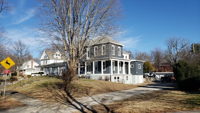 Building Photo - 2321 Ashland Ave