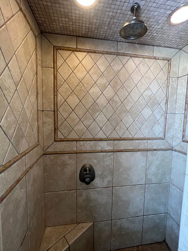 Building Photo - Lake Las Vegas Beauty!!! $2400 Great Views...